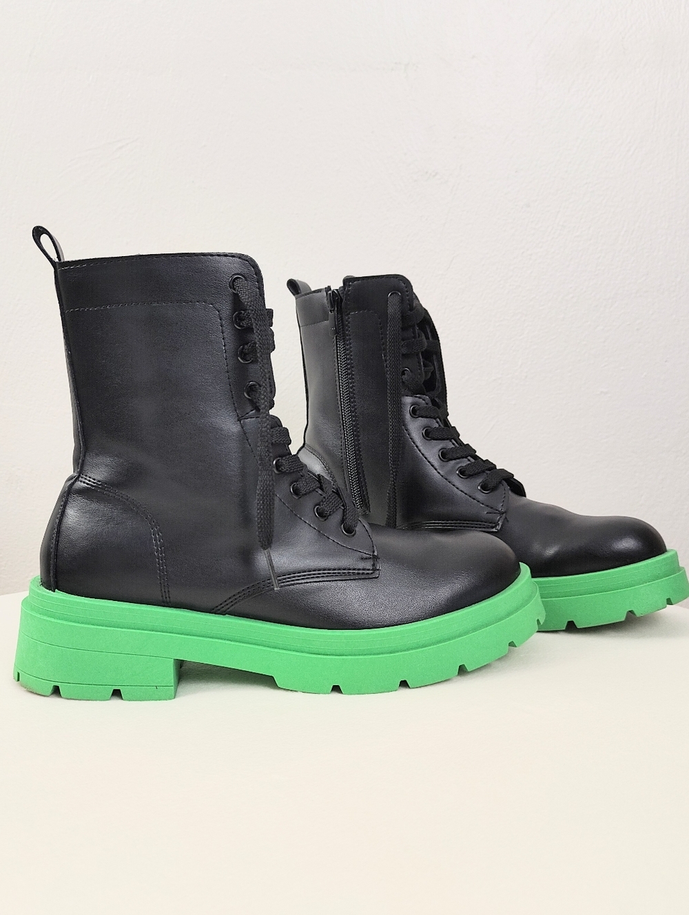 Steve Madden October Platform Combat Boots Size 8 Black Lace Up Green Italy - Picture 2 of 8